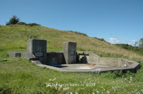 © bunkerpictures - Danish 15cm gun with ammo elevators